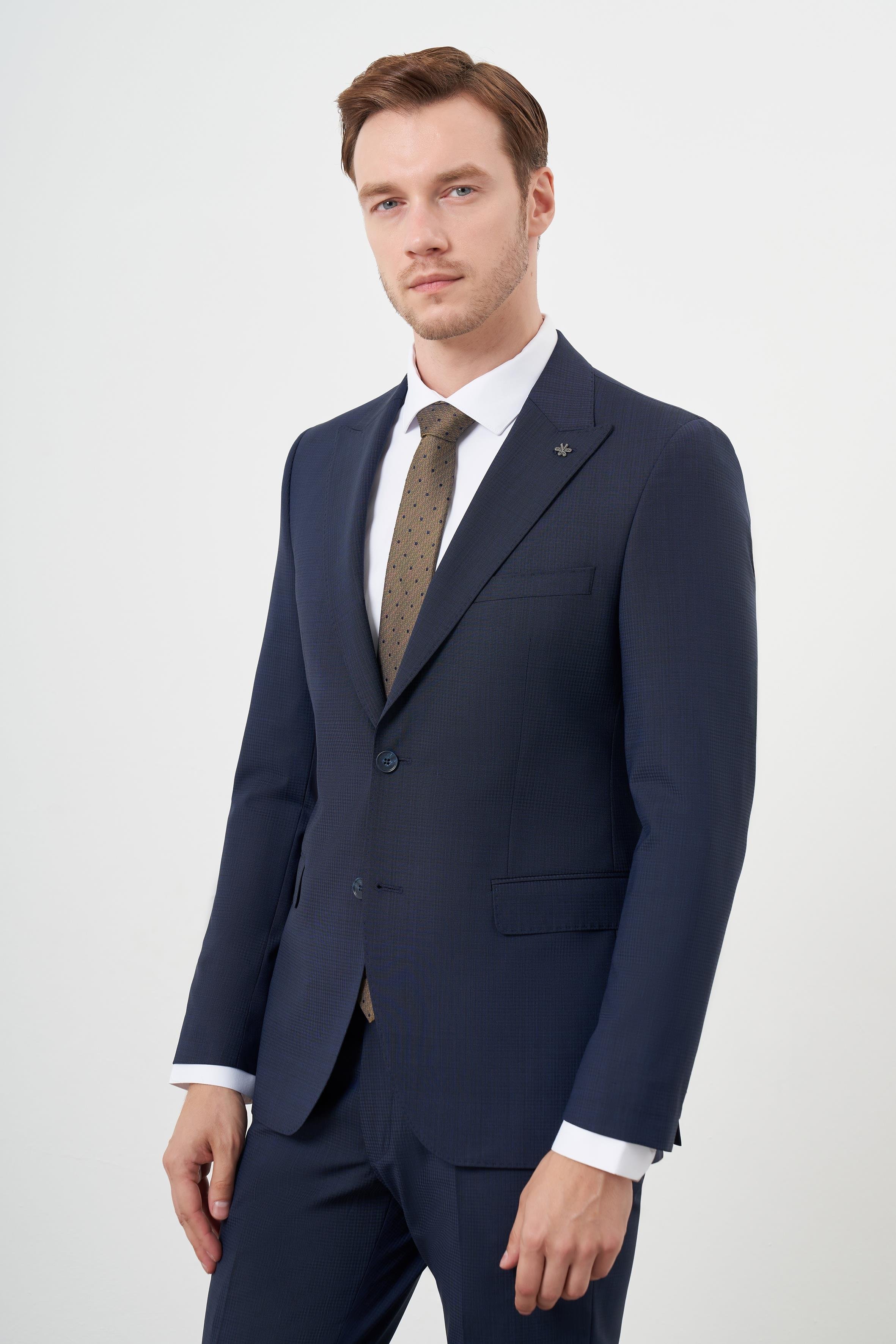 Morven Erkek Lacivert Yünlü Platinium 8-Drop Slim Fit Sivri Yaka Takım Elbise