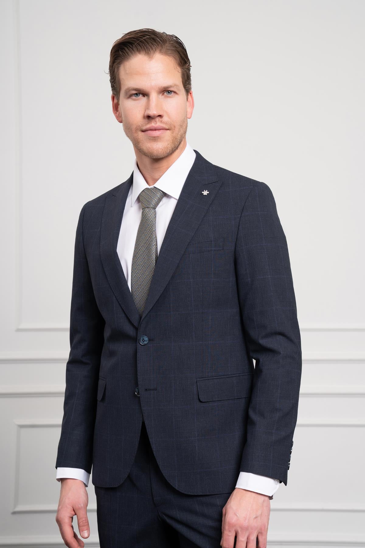 Morven Erkek Lacivert Yünlü Slim Fit Sivri Yaka Takım Elbise