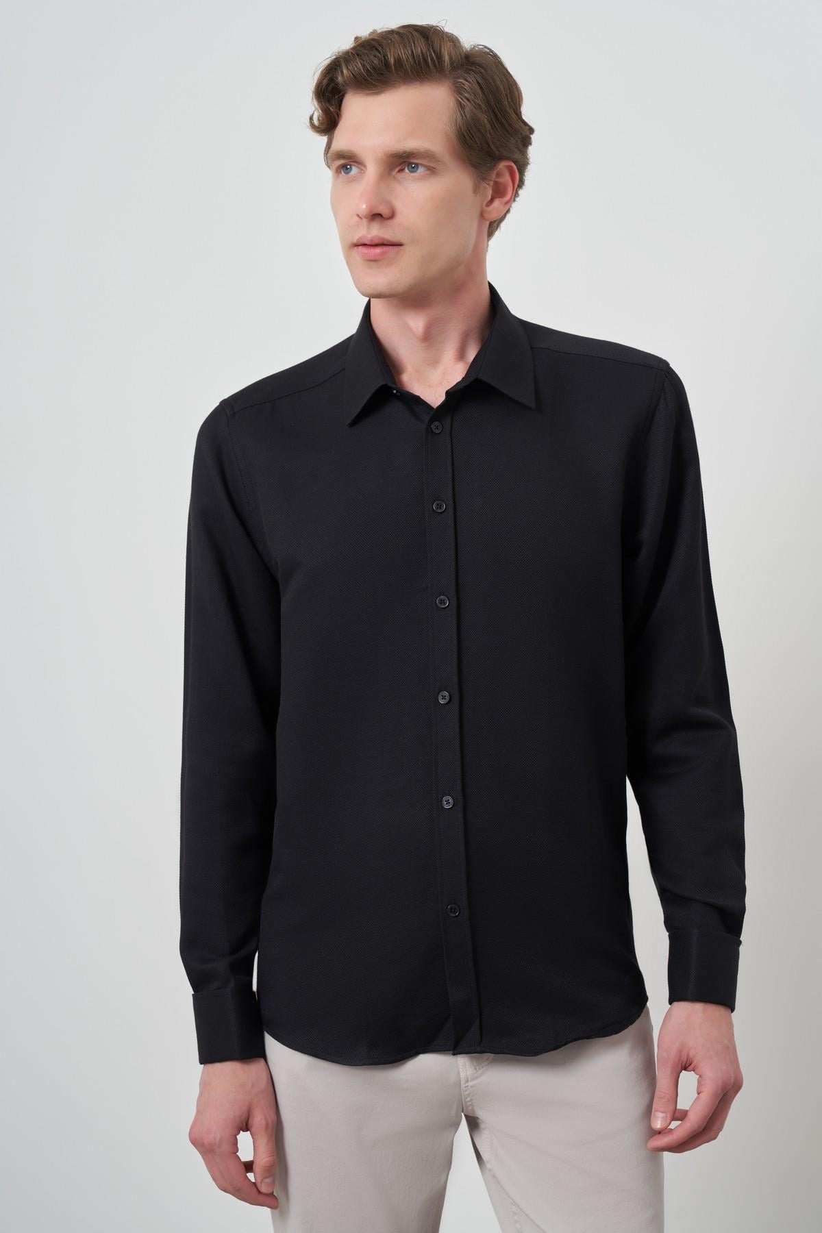 Morven Erkek Siyah Manşetli Slim Fit Sert Yaka Gömlek