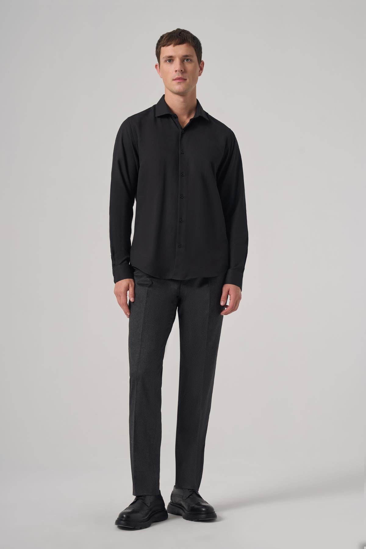 Morven Erkek Siyah Trend Dynamic Fit Sert Yaka Gömlek