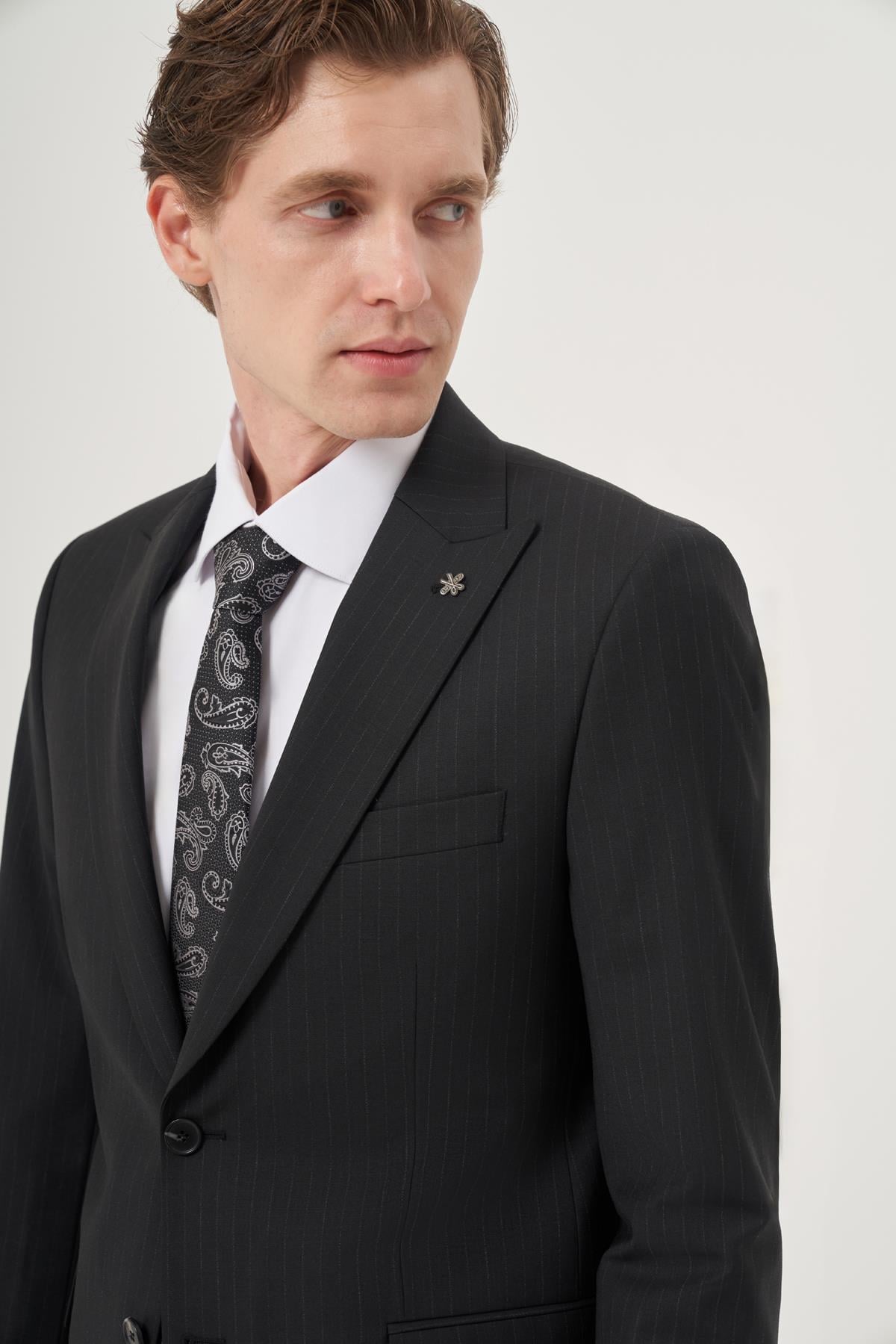Morven Erkek Siyah Yünlü Platinium Classic Çizgili Slim Fit Sivri Yaka Takım Elbise