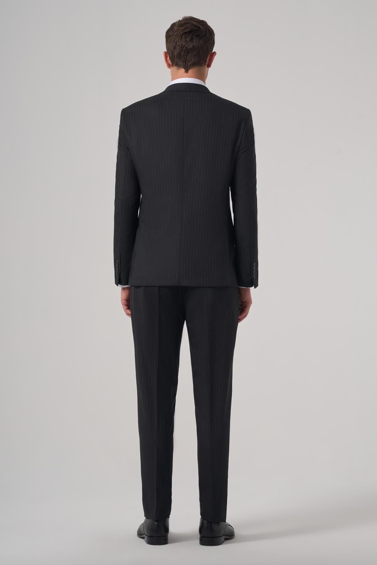 Morven Erkek Siyah Yünlü Trend Çizgili Slim Fit Sivri Yaka Takım Elbise