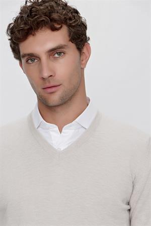 Bej Basic Dinamik Fit Rahat Kesim V Yaka Triko Kazak