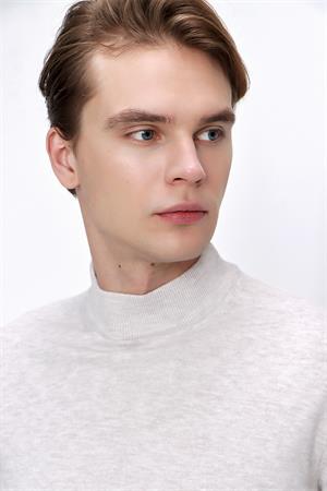 Bej Basic Dinamik Fit Rahat Kesim Yarım Balıkçı Yaka Triko Kazak