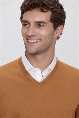 Camel Basic Dinamik Fit Rahat Kesim V Yaka Triko Kazak