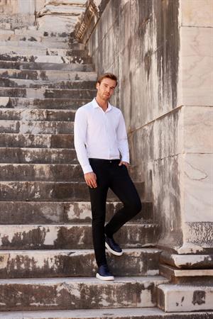 Erkek Beyaz Slim Fit Dar Kesim Düz Sert Yaka Uzun Kollu Gömlek