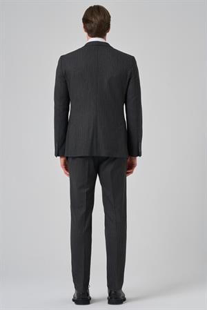 Morven Erkek Füme Poliviskon Trend Çizgili Slim Fit Sivri Yaka Kruvaze Takım Elbise