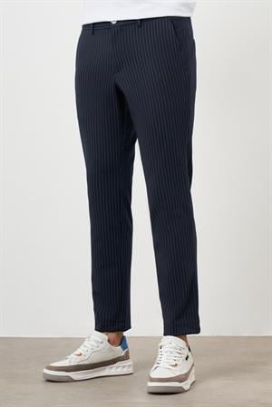 Morven Erkek Lacivert Poliviskon Trend Çizgili Slim Fit Örme Spor Pantolon