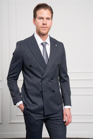 Morven Erkek Lacivert Trend Slim Fit Dar Kesim Sivri Yaka Kruvaze Takım Elbise