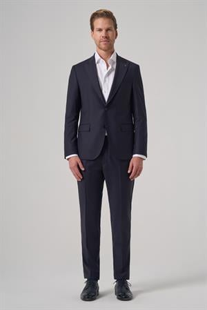 Morven Erkek Lacivert Yünlü Trend Düz Slim Fit Sivri Yaka Takım Elbise