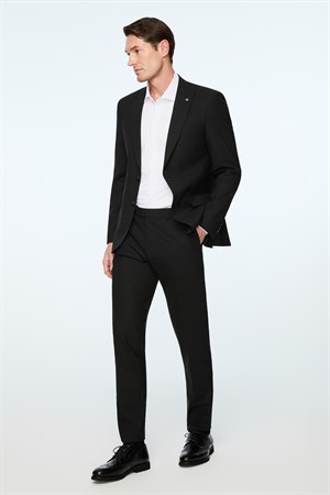 Morven Erkek Siyah Yünlü Düz Slim Fit Sivri Yaka Takım Elbise