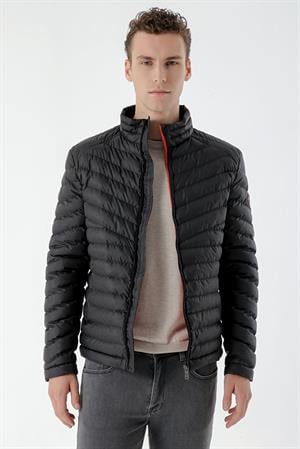 Siyah Su İtici Rüzgar Geçirmez Dynamic Fit Rahat Kesim Şişme Mont