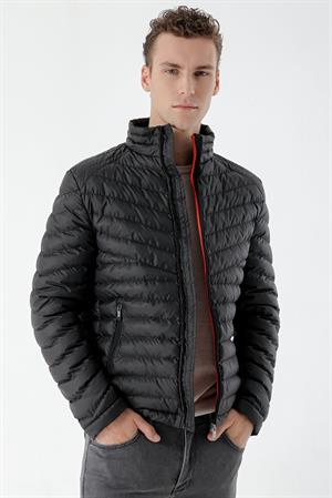 Siyah Su İtici Rüzgar Geçirmez Dynamic Fit Rahat Kesim Şişme Mont