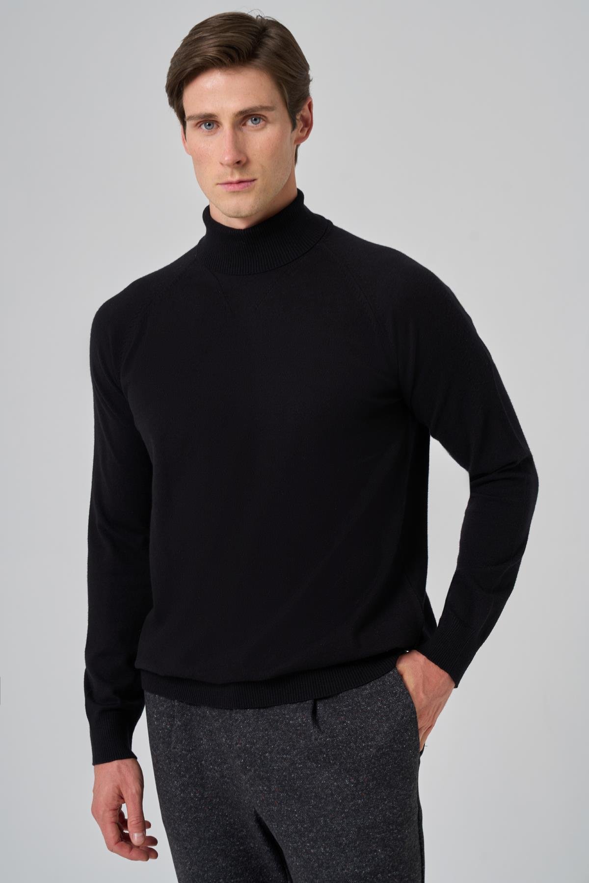 Morven Erkek Siyah Trend Core Spun Balıkçı Yaka Dynamic Fit Rahat Kesim Triko