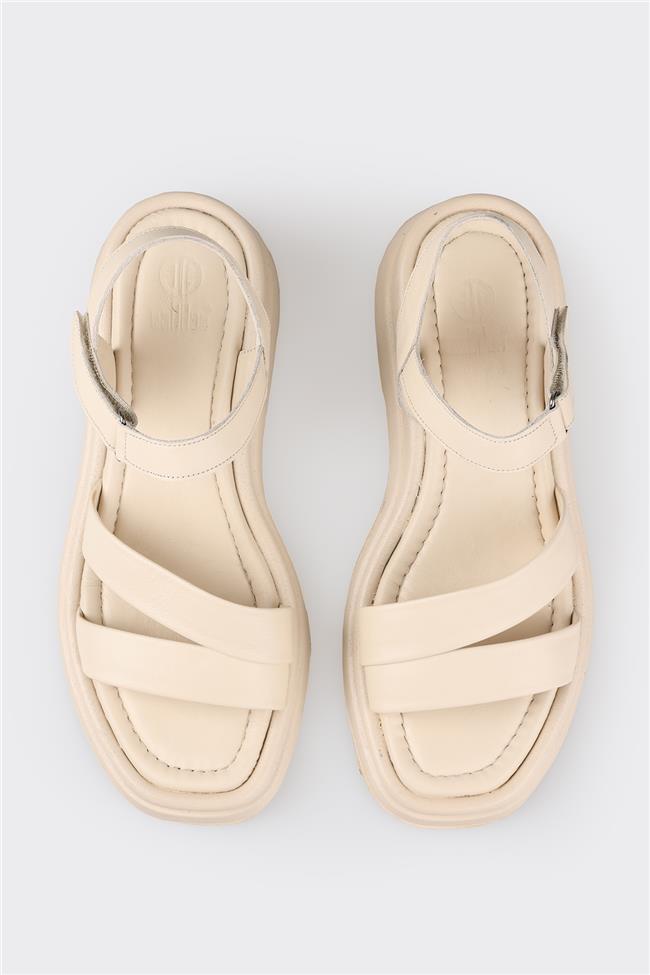 Bej Deri Kadın Dolgu Topuk Sandalet