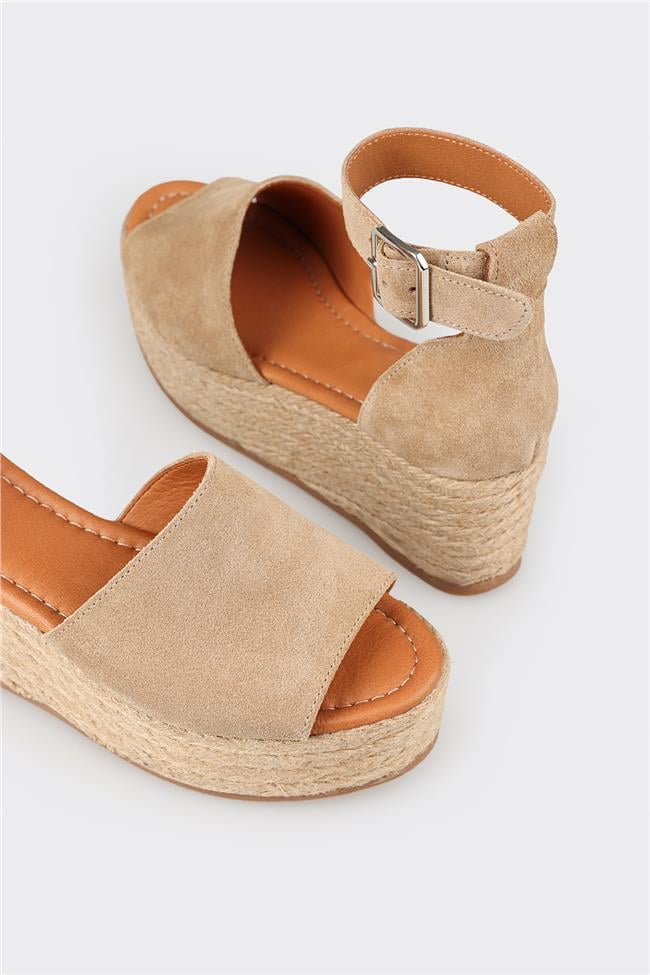 Bej Deri Kadın Dolgu Topuklu Sandalet