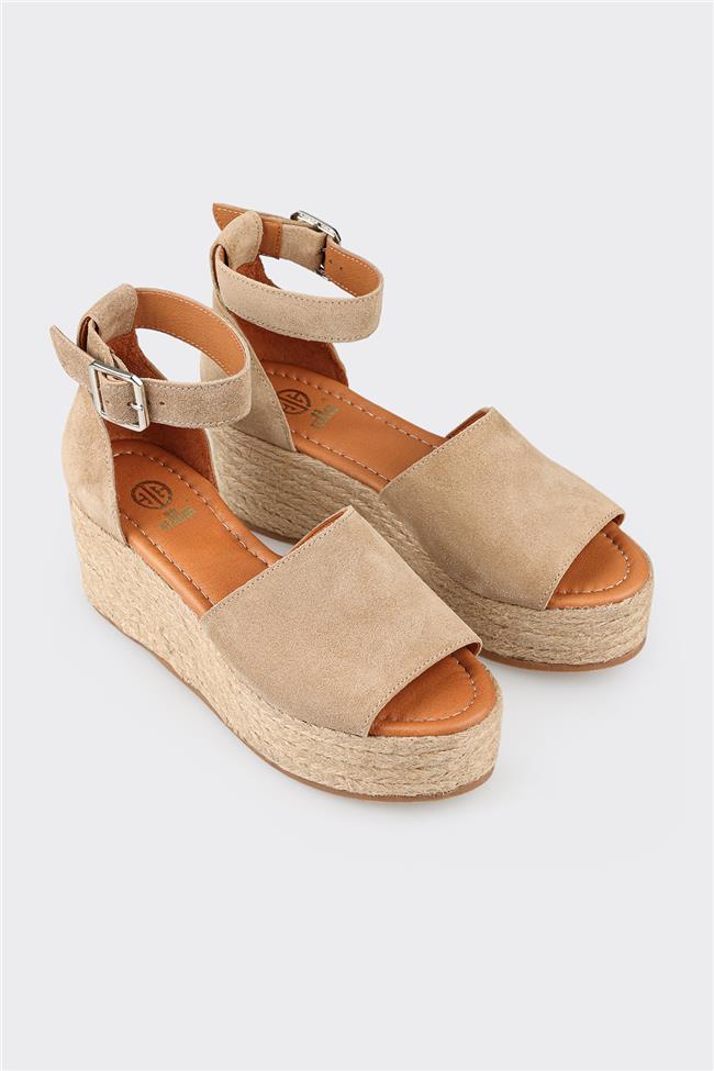Bej Deri Kadın Dolgu Topuklu Sandalet