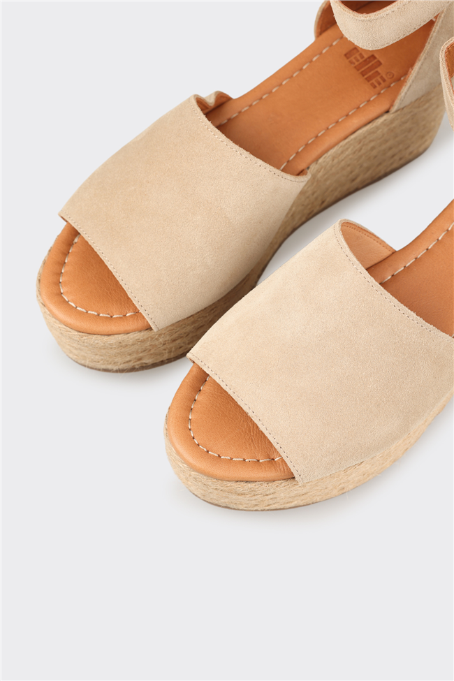 Bej Deri Kadın Dolgu Topuklu Sandalet