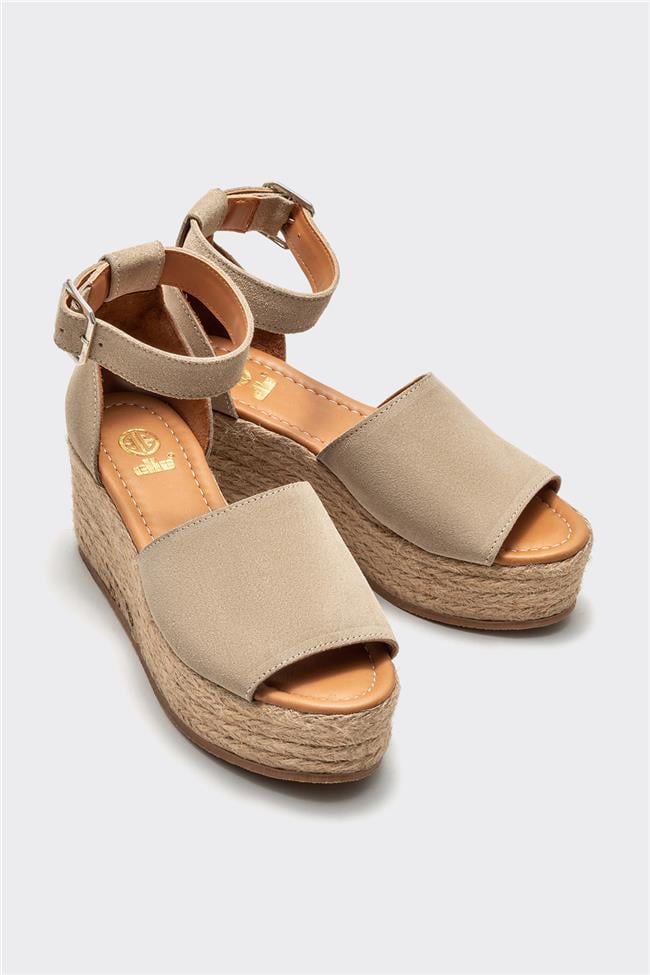 Bej Deri Kadın Dolgu Topuklu Sandalet