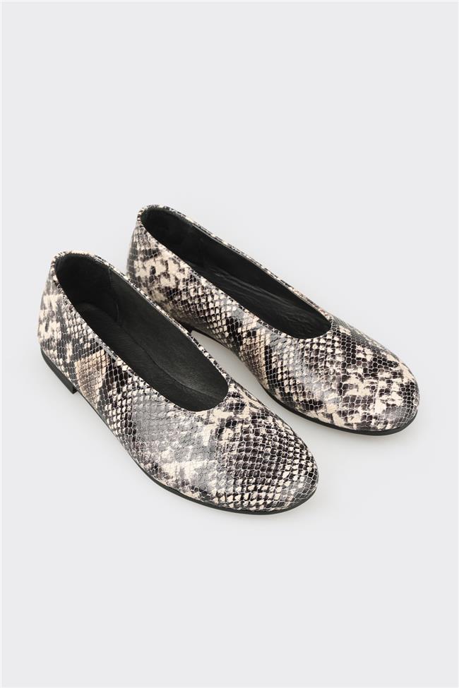 Bej Hayvan Desenli Deri Kadın Günlük Ayakkabı