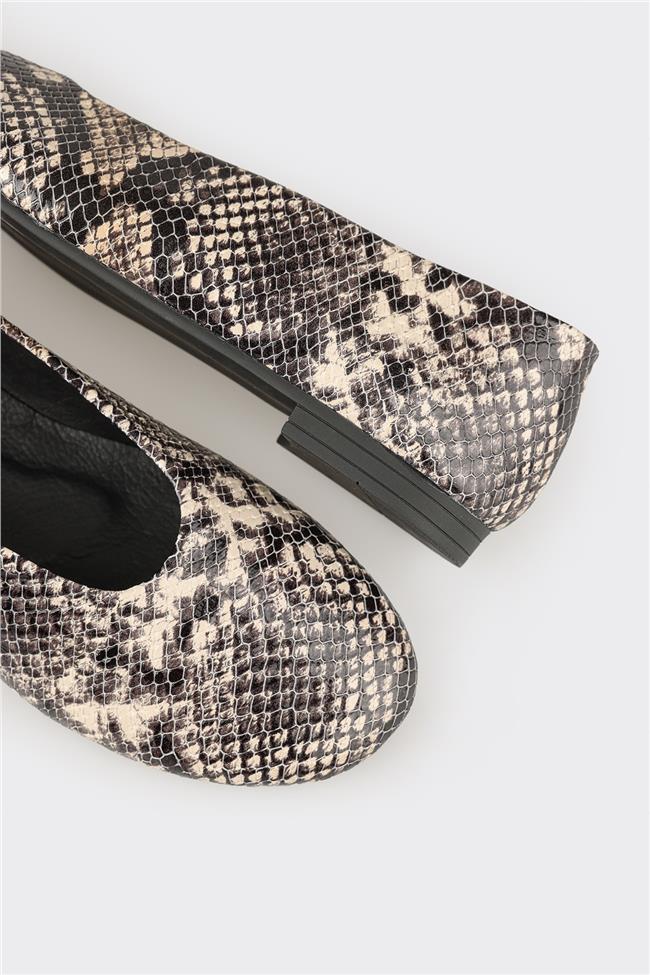 Bej Hayvan Desenli Deri Kadın Günlük Ayakkabı