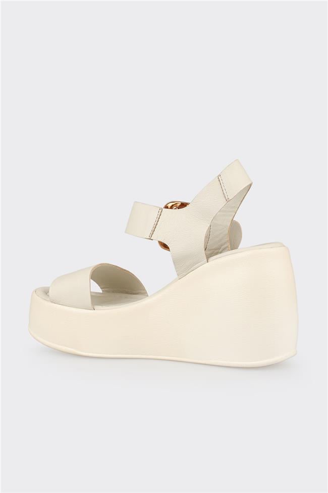 Ekru Deri Kadın Dolgu Topuk Sandalet