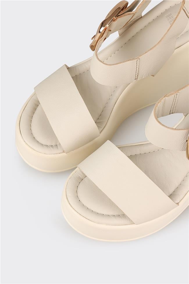 Ekru Deri Kadın Dolgu Topuk Sandalet