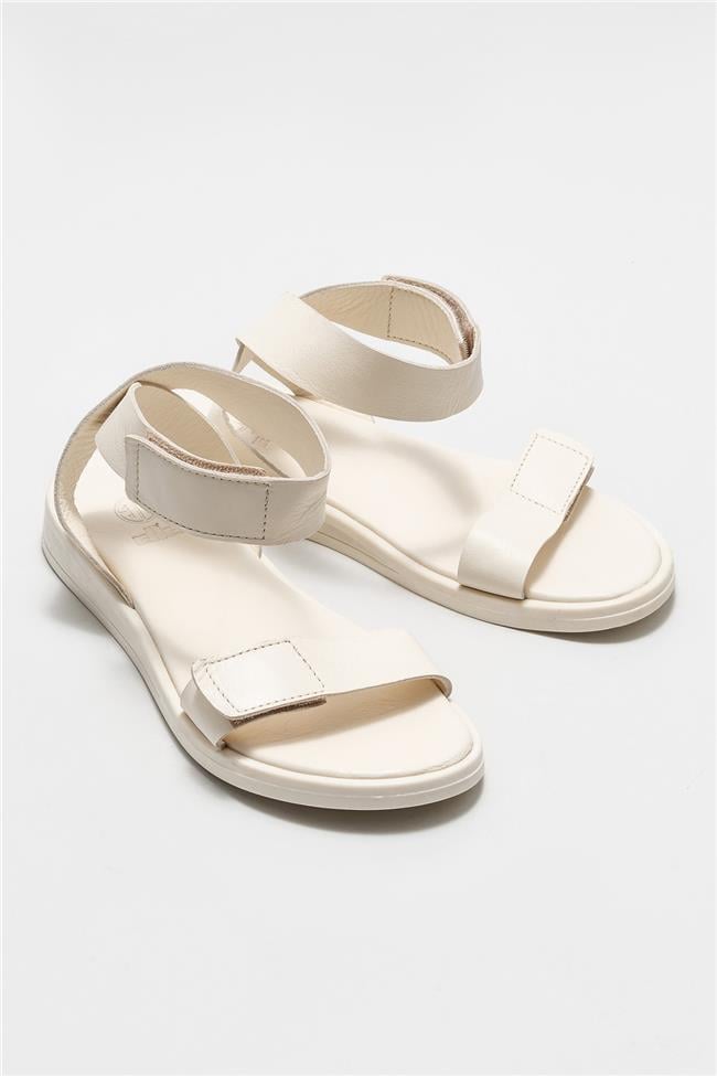 Ekru Deri Kadın Düz Sandalet