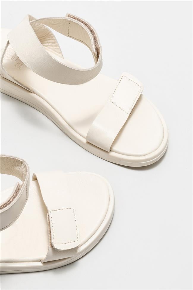 Ekru Deri Kadın Düz Sandalet