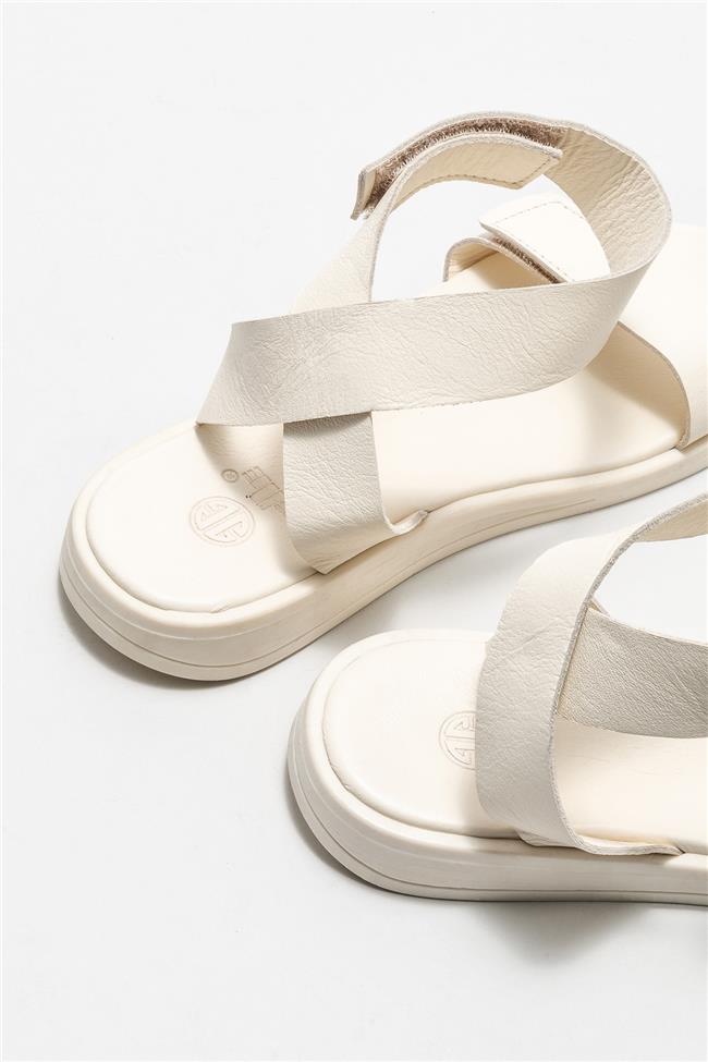 Ekru Deri Kadın Düz Sandalet