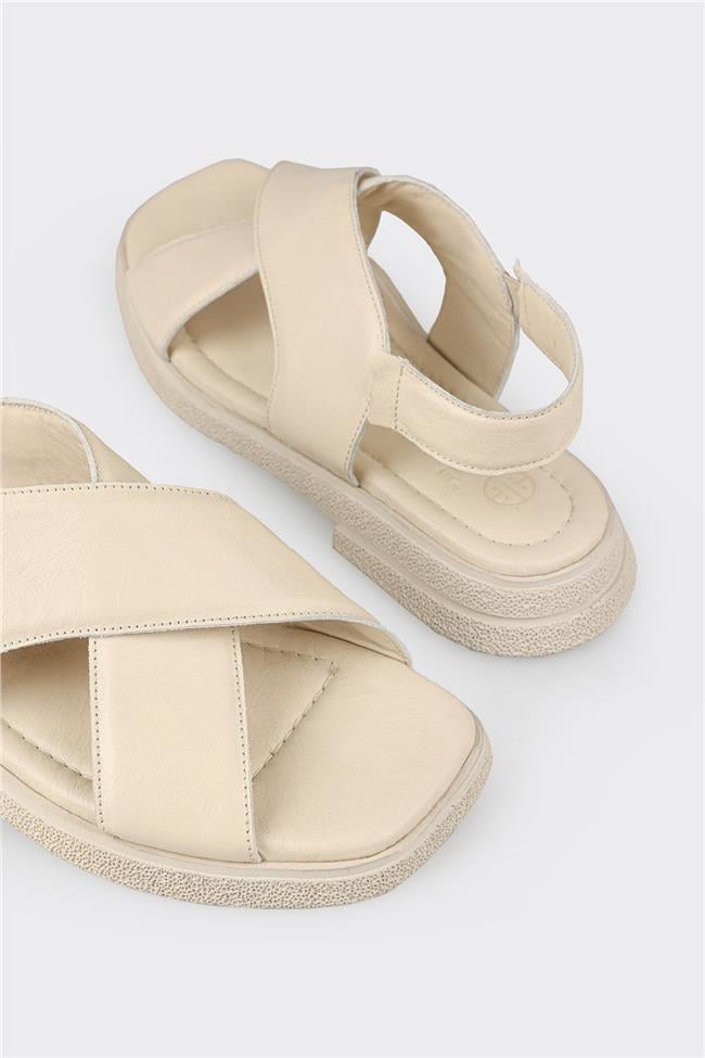 Ekru Deri Kadın Düz Sandalet