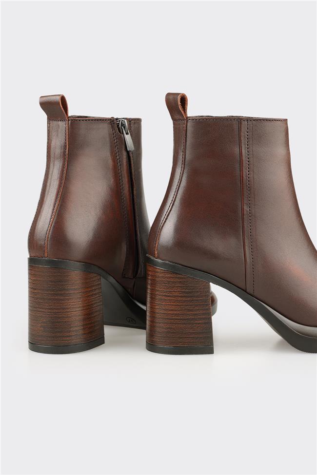 Kahve Deri Kadın Günlük Bot