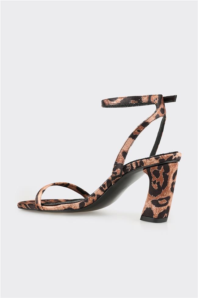 Kahve Hayvan Desenli Kadın Günlük Sandalet