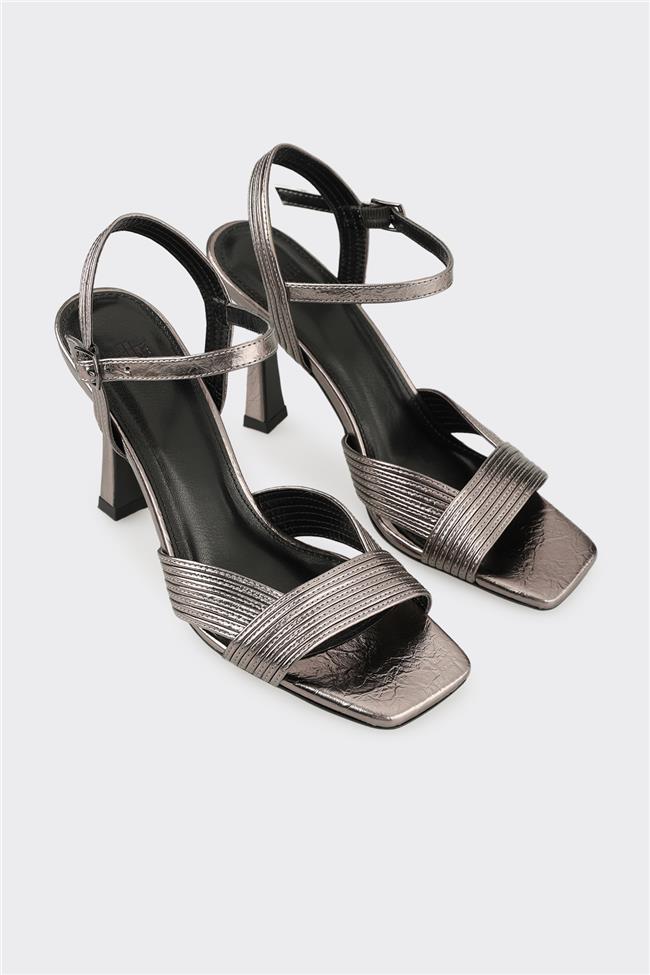 Platin Kadın Topuklu Sandalet