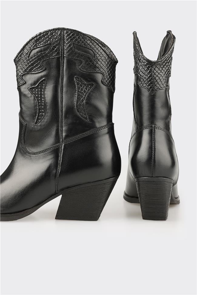Siyah Deri Kadın Bot