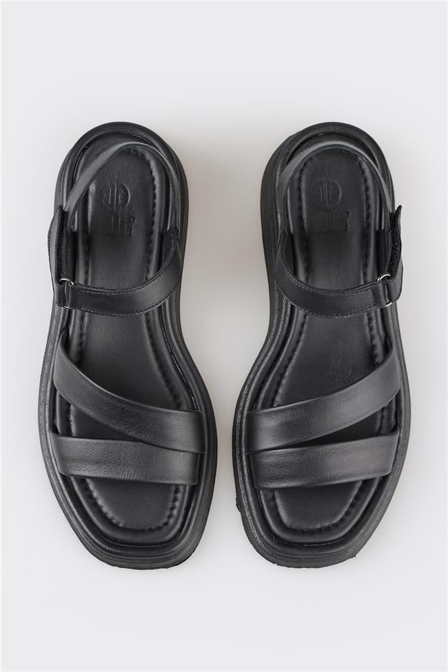 Siyah Deri Kadın Dolgu Topuk Sandalet