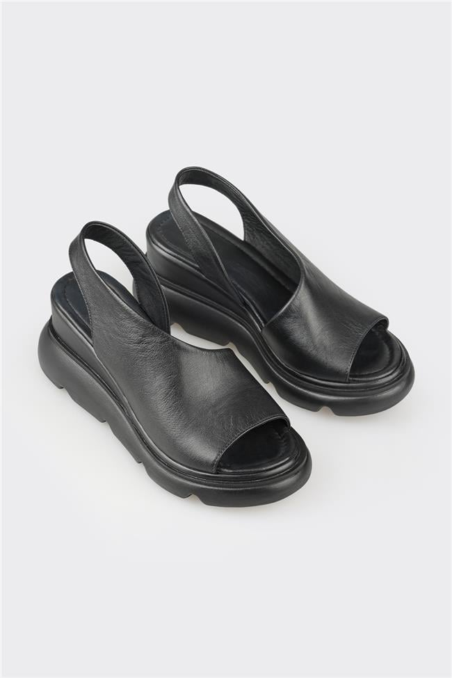 Siyah Deri Kadın Dolgu Topuklu Sandalet