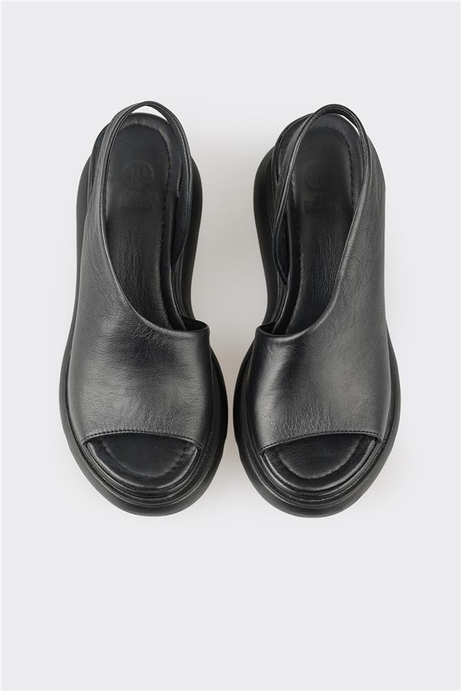 Siyah Deri Kadın Dolgu Topuklu Sandalet