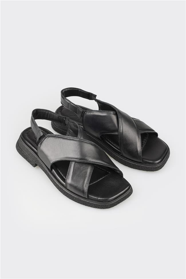 Siyah Deri Kadın Düz Sandalet