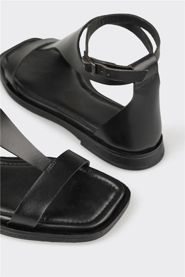 Siyah Deri Kadın Düz Sandalet