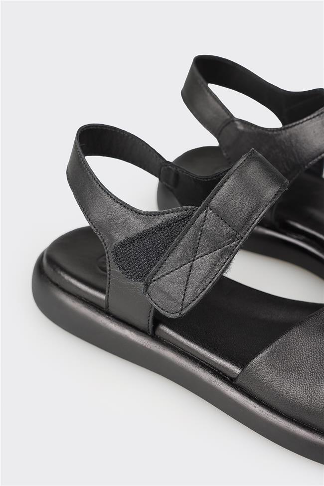 Siyah Deri Kadın Düz Sandalet