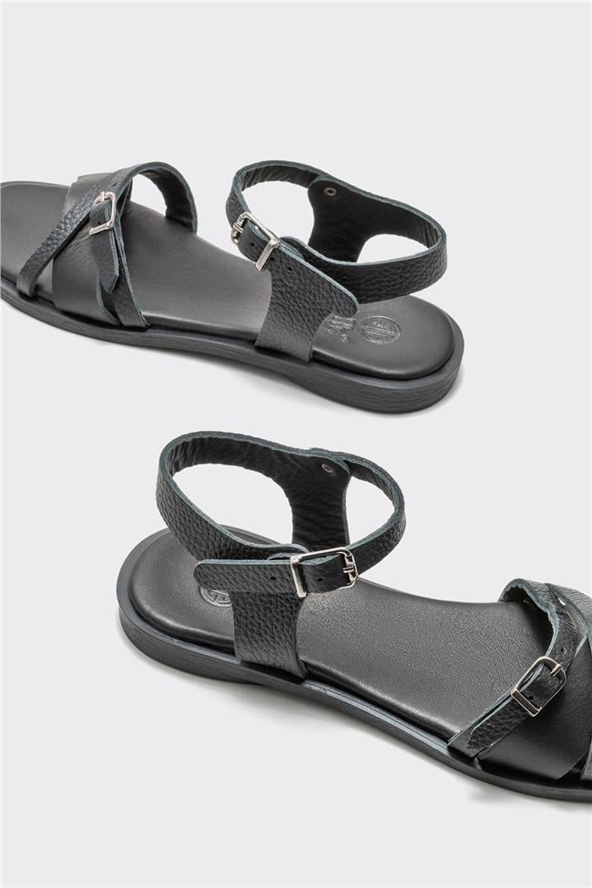 Siyah Deri Kadın Düz Sandalet