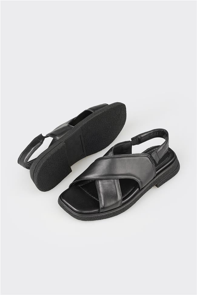 Siyah Deri Kadın Düz Sandalet