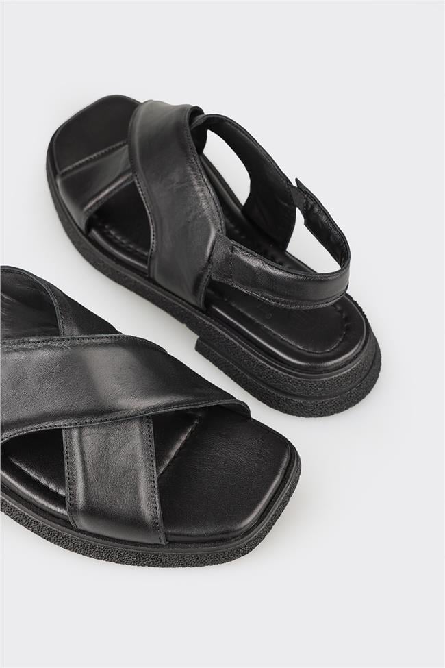 Siyah Deri Kadın Düz Sandalet