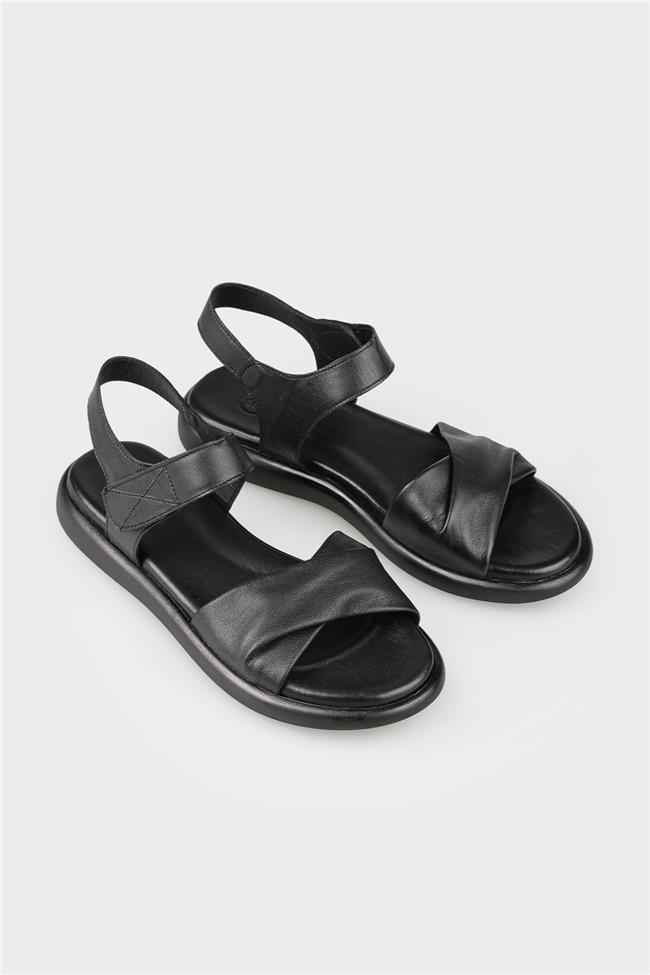 Siyah Deri Kadın Düz Sandalet