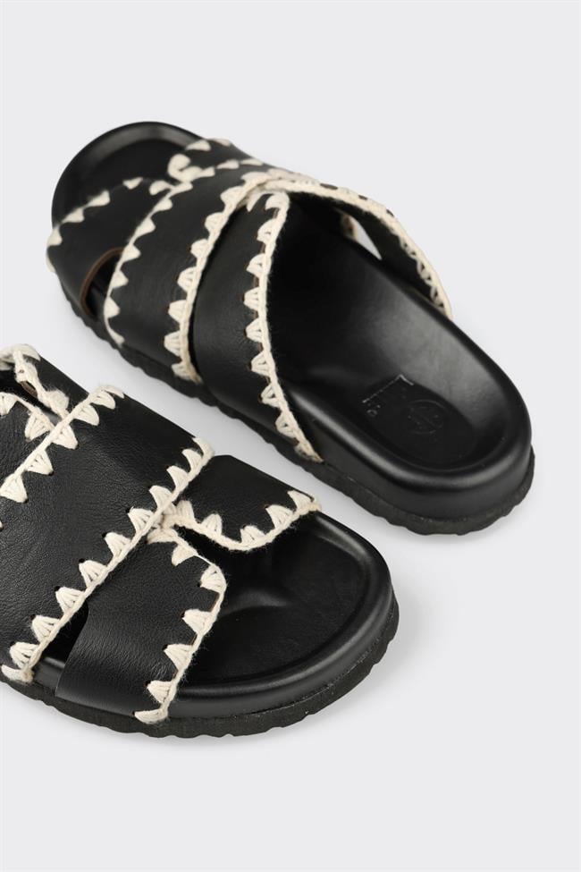 Siyah Deri Kadın Düz Terlik