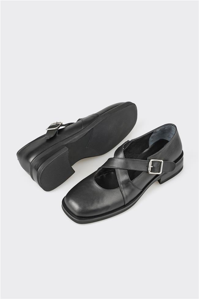 Siyah Deri Kadın Günlük Ayakkabı