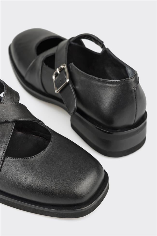 Siyah Deri Kadın Günlük Ayakkabı