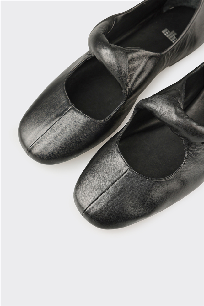 Siyah Deri Kadın Günlük Ayakkabı