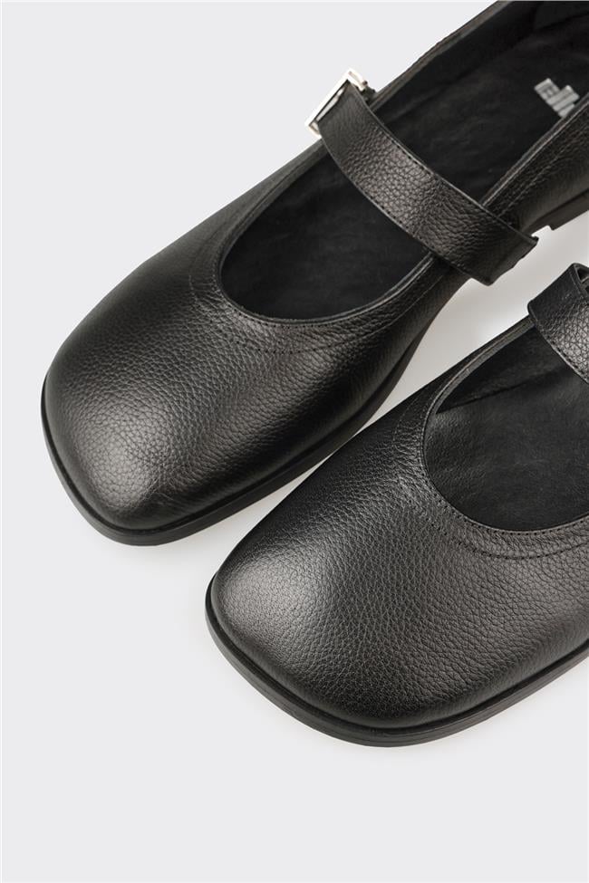 Siyah Deri Kadın Günlük Ayakkabı